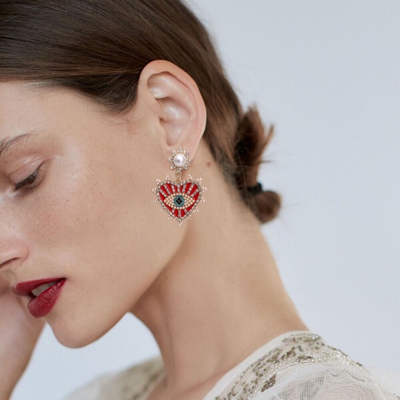 Eye n Heart Earrings - Picture 2 of 3